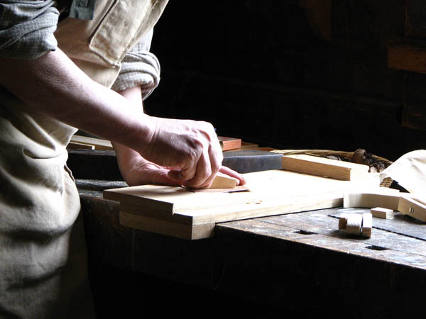 Nacemos de la influencia y formación  heredada en el sector de la <strong>carpintería de madera y ebanistería  en Montgat.</strong>